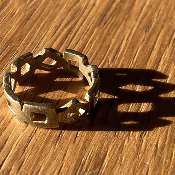 Umaniti - Cette toute petite bague a-dorée Umaniti - Cette toute petite bague a-dorée